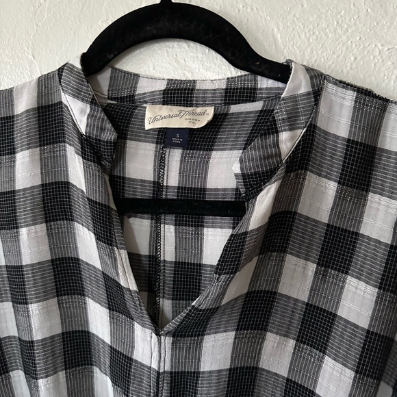 Universal Thread black and white plaid top sz small - Picture 3 of 4